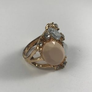 Vintage Jewelry - Vintage Gold Tone Ring, Vintage Jewelry, Size 8.5 Vintage Jewelry - Vintage Gold Tone Ring, Vintage Jewelry, Size 8.5